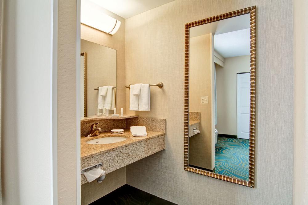 Springhill Erie Hotel