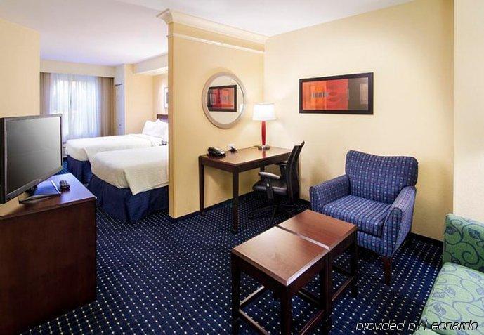Springhill Erie Hotel